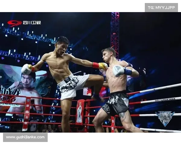 自由搏击明星播求跨界献唱自创单曲 引爆泰国演唱会激情夜 自由搏击明星播求跨界献唱自创单曲 引爆泰国演唱会激情夜