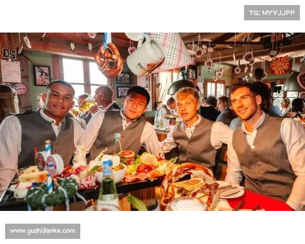 拜仁球员携家人亮相慕尼黑啤酒节现场洋溢温馨欢乐家庭氛围